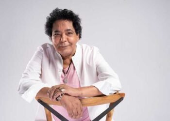 الكينج يطمئن جمهوره.. تفاصيل الحالة الصحية لمحمد منير بعد أنباء نقله للمستشفى