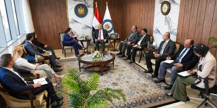 محادثات مع البنك الأوروبي لإعادة الإعمار والتنمية لتعزيز التمويل والاستثمار في قطاعي البترول والتعدين