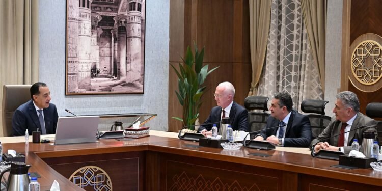 اجتماع رئيس الوزراء مع رئيس مجلس إدارة مجموعة “فيكا” الفرنسية