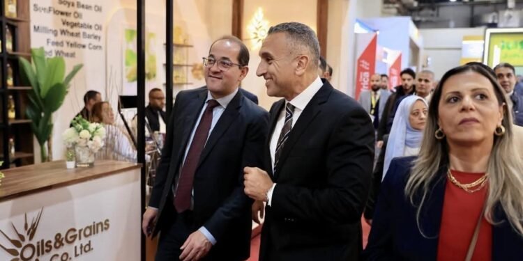 وزير المالية  يشيد بنماذج الاستثمار المصرية في معرض «فود أفريكا» ويعزز دعم الصادرات
