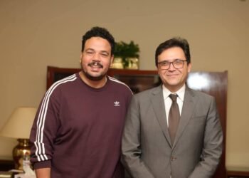 وزير الثقافة يبحث التعاون الفني مع الفنان مصطفى غريب لدعم الإبداع الشبابي