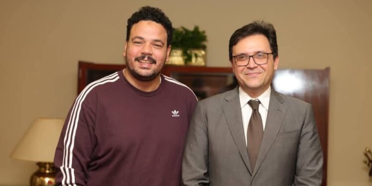 وزير الثقافة يبحث التعاون الفني مع الفنان مصطفى غريب لدعم الإبداع الشبابي