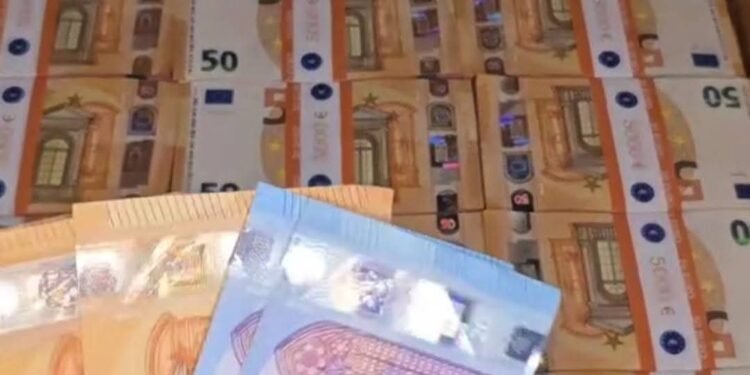 سعر اليورو فى البنوك المصرية اليوم السبت 27 ديسمبر 