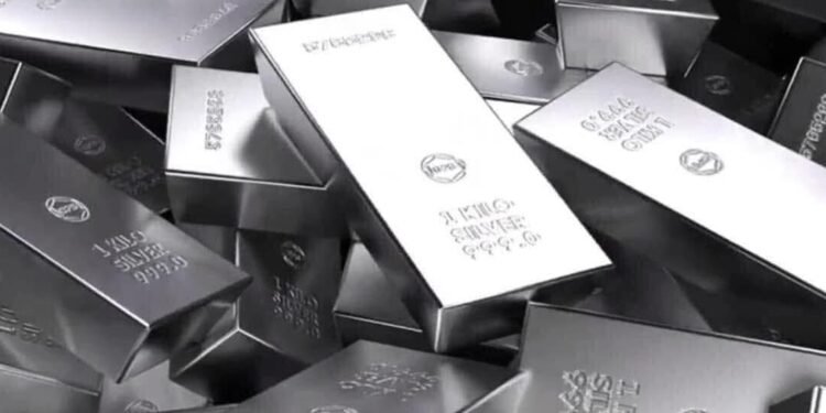 الفضة ترتفع 170% خلال عام 2025