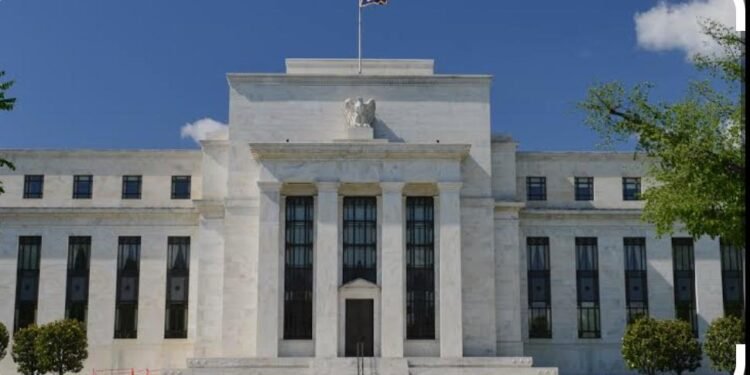قرار الفيدرالي بخفض الفائدة يغير موازين الاقتصاد العالمي : قراءة تحليلية بالأرقام والتوقعات