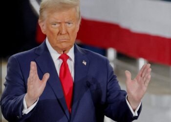 ترامب يشدد على التشاور مع رئيس الاحتياطي الفيدرالي المقبل بشأن أسعار الفائدة