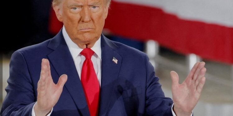 ترامب يشدد على التشاور مع رئيس الاحتياطي الفيدرالي المقبل بشأن أسعار الفائدة