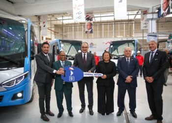 وزير قطاع الأعمال يشهد تسليم الدفعة الأولى من ميني باص “نصر ستار” بمكون محلى 70%