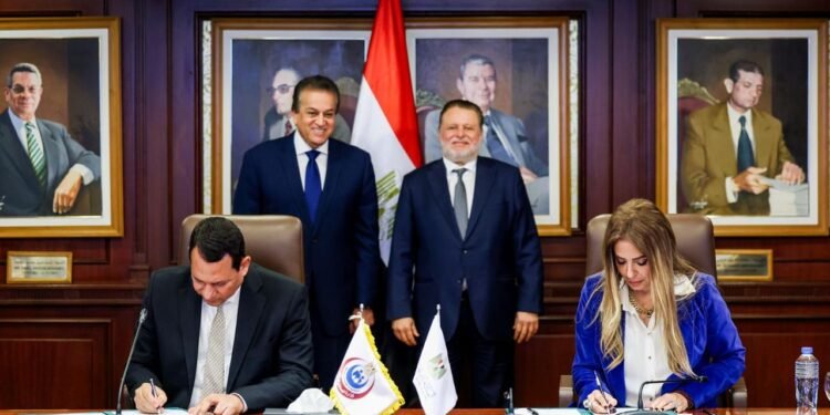 محافظ البنك المركزي ونائب رئيس الوزراء يشهدان توقيع تجديد بروتوكول مع صندوق مواجهة الطوارئ الطبية