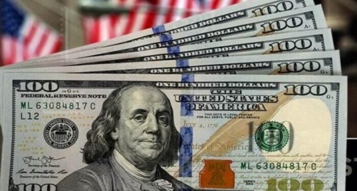 الدولار يرتفع في 4 بنوك وينخفض في 11 بنكاً.. تعرف على آخر الأسعار