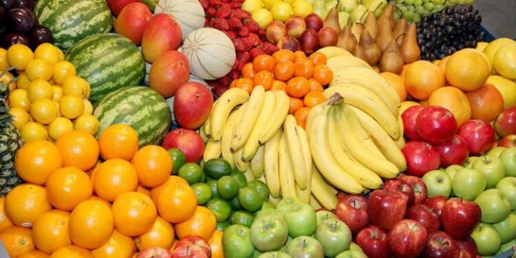 تباين أسعار الفاكهة في سوق العبور اليوم.. تراجع الجوافة والفراولة وارتفاع الكنتالوب