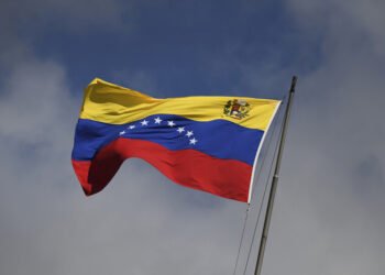 فنزويلا والسعودية.. صراع العمالقة على عرش الاحتياطيات النفطية في 2026