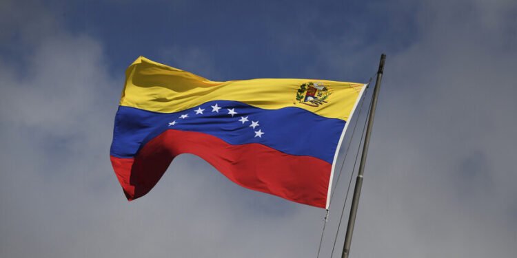 فنزويلا والسعودية.. صراع العمالقة على عرش الاحتياطيات النفطية في 2026