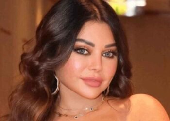 شاهد بالفيديو.. هيفاء وهبي تطلب مساعدة لقص فستانها في حفل رأس السنة 2026