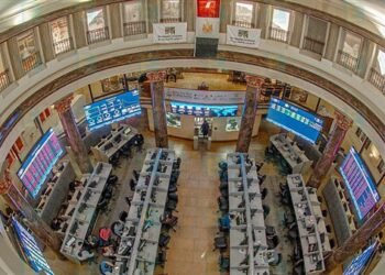 البورصة المصرية تربح 45 مليار جنيه وصعود جماعي للمؤشرات في ختام جلسة الأحد