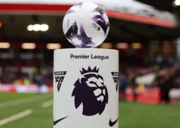 تشيلسي يهزم برينتفورد وليفربول يتعادل مع بيرنلي في الدوري الإنجليزي الممتاز