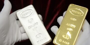 أسعار الذهب والفضة تحاول التعافي لكنها تواصل مسيرة هبوط أسبوعية