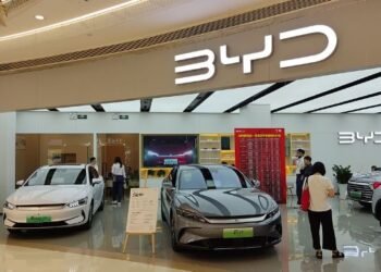 معركة المليارات تشتعل: عملاق السيارات الكهربائية (BYD) الصينية في مواجهة واشنطن