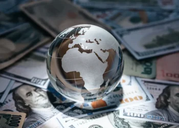 ماذا يعني الركود العالمي 2026 للمصريين؟ تأثيره على الأسعار والدولار وفرص العمل