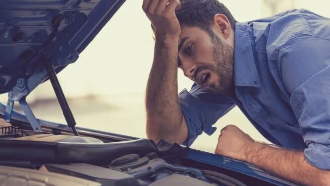 تجاهل هذه العلامات في سيارتك قد يعرّضك للخطر ..دليل تحذيري للسائقين