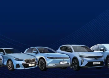 أفضل سيارات 2026 الذكية في مصر.. تسلا موديل 3 ومرسيدس EQS .. ركن بالموبايل وقيادة ذاتية في شوارع القاهرة