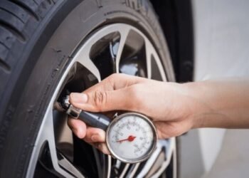 ضغط الإطارات الصحيح في السيارة.. كيف يوفر البنزين ويزيد الثبات ويطيل عمر الكاوتش؟