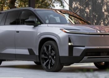 تويوتا تفجر مفاجأة 2027.. هايلاندر كهربائية بالكامل بقوة 338 حصانًا