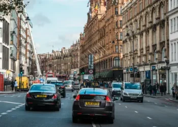 سيارات وعقارات