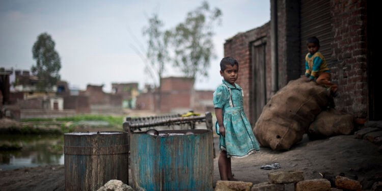 لماذا يزداد الفقراء فقرًا؟