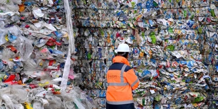 إعادة تدوير المخلفات المنزلية