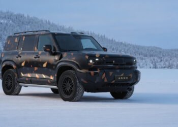 جيلي تشوّق جمهورها بسيارتها المنافسة للاند روفر ديفندر قبل إطلاقها الرسمي