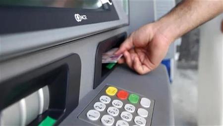 رسوم السحب من ATM في 2026.. كم تدفع عند استخدام ماكينة بنك غير بنكك؟ وحدود السحب الجديدة حتى 30 ألف جنيه