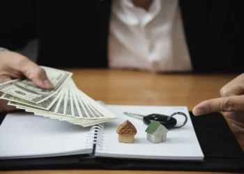 الاستثمار العقاري أم الشهادات البنكية: أين يضع المصريون أموالهم الآن؟