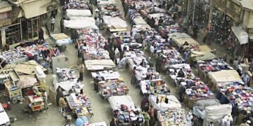 الاقتصاد غير الرسمي: هل هو طوق نجاة أم مشكلة خفية؟