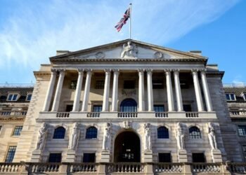 الفائدة المرتفعة والأسهم: كيف تتكيف الأسواق الناشئة مع سياسات البنك الفيدرالي