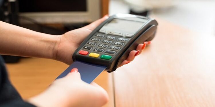 الدفع الإلكتروني في مصر: راحة ولا مصاريف زيادة على المواطن؟