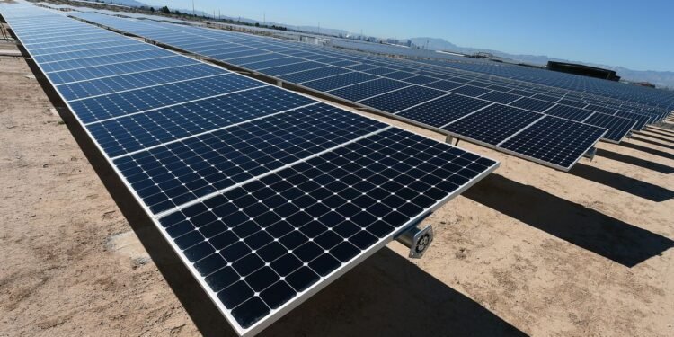 تمويل ألواح الطاقة الشمسية.. قرض يصل إلى 500 ألف جنيه وسداد حتى 10 سنوات