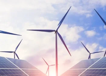 التحول للطاقة المتجددة: ضرورة بيئية أم استثمار اقتصادي؟