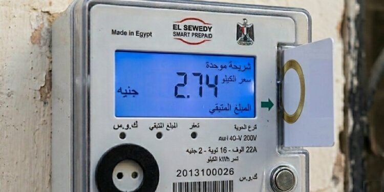 الكهرباء تشترط التصالح لتحويل العداد الكودي إلى قانوني