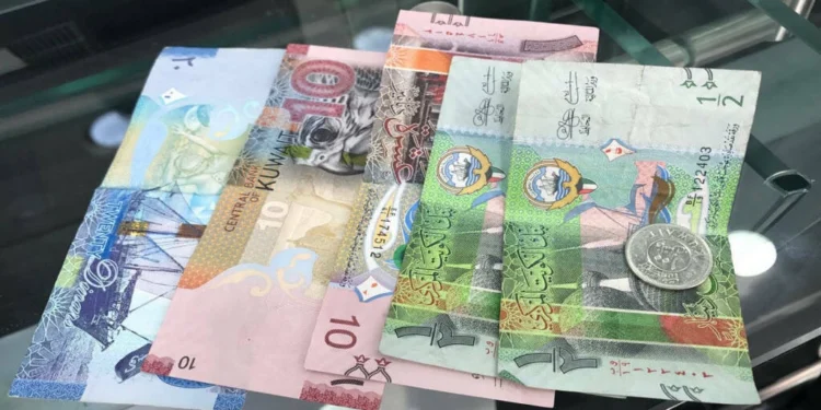 سعر الدينار الكويتي بمنتصف تعاملات البنوك اليوم الثلاثاء