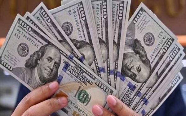 سعر الدولار اليوم في مصر يتراجع بأكثر من 50 قرشًا أمام الجنيه.. تعرف على الأسعار الجديدة بالبنوك