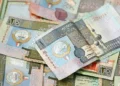 سعر الدينار الكويتي في البنوك بمنتصف تعاملات اليوم الإثنين