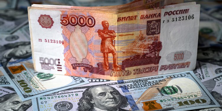 أقوى عملة أمام الدولار.. الروبل الروسي يتصدر المشهد العالمي