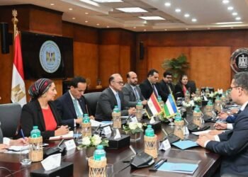 جانب من المباحثات المصرية الأوزبكية لتعزيز التعاون الاقتصادي وإقامة مناطق استثمارية مشتركة.