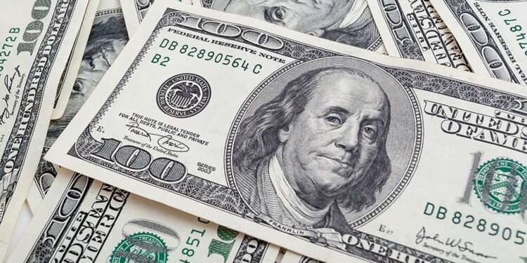 الدولار يعاود الصعود في البنوك المصرية ويتجاوز 52 جنيهاً.. تباين في أسعار الصرف بين البنوك