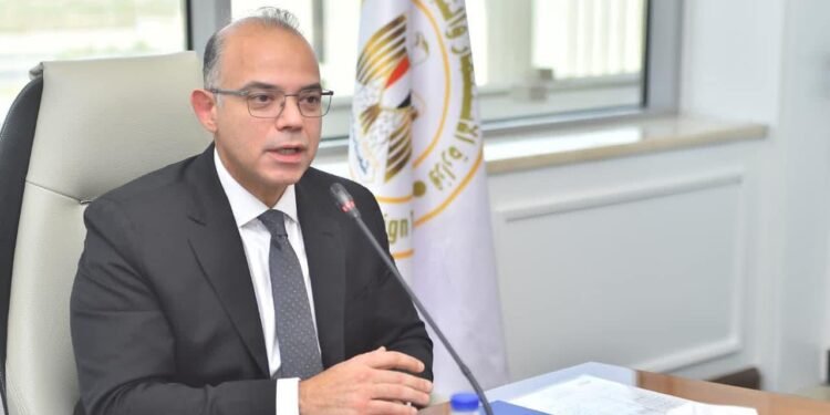 وزير الاستثمار يشهد حق انتفاع مبنى المعرض الدائم