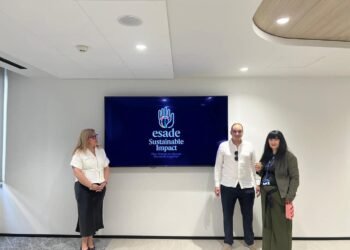عبدالله السادات يبحث سبل تعزيز التعاون الأكاديمي والبحثي بين مركز شاف و جامعة “ESADE” الإسبانية