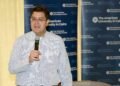 أستاذ الجامعة الأمريكية بالقاهرة عمرو الموجي يستكشف الأبعاد الأخلاقية للسيارات ذاتية القيادة