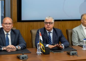 توقيع مشروع شركة “أفيلون” الكندية لصناعة المنسوجات التقنية بشرق بورسعيد الصناعية