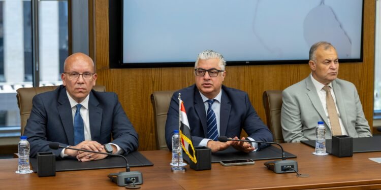 توقيع مشروع شركة “أفيلون” الكندية لصناعة المنسوجات التقنية بشرق بورسعيد الصناعية